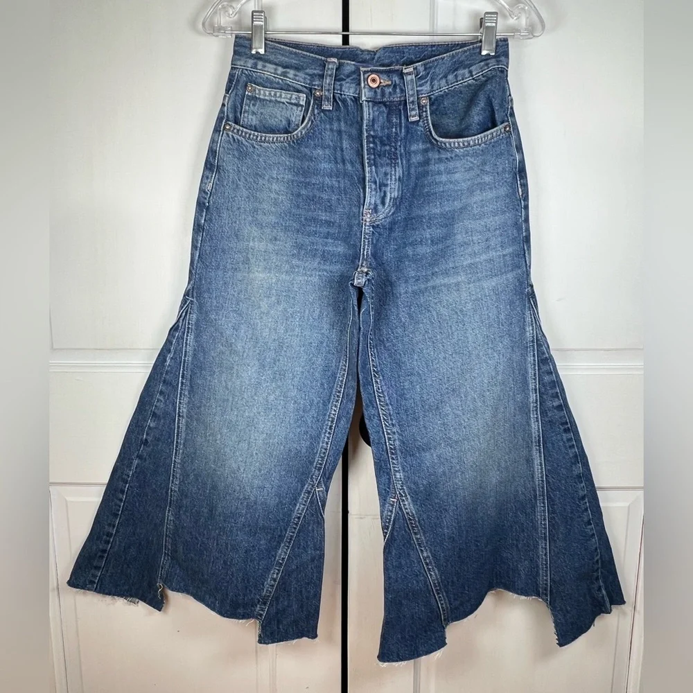 We The Free Ripple Wide Leg Crop Jeans unique design and frayed hems - Picture 2 of 8